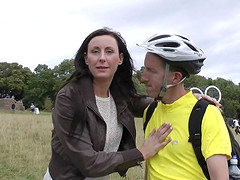 Sporty milf picks up a horny stud for an erotic pussy drilling action
