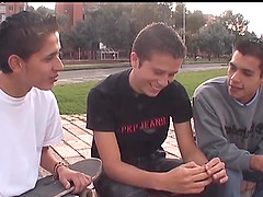 Latin Twinks Daisy Chain Threesome