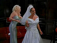 Making a lustful bride cum hard dicking her ruthlessly