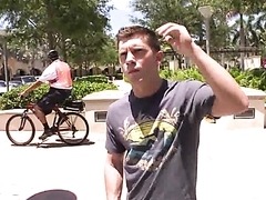 Un hombre cualquiera toma parte de un reality de porno