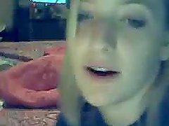 Blonde bimbo masturbating on cam