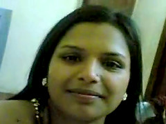 Sexy mature indian lady shows of her nice tits and teasing on webcam