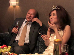 Stunning Rui Yazawa can't be pleased with only one cock anymore