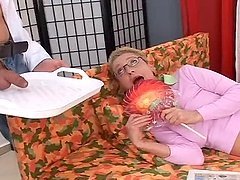 Perra vieja es cojida bien duro