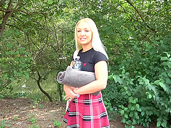 After walking Amber Deen and horny stranger enjoy sex in nature