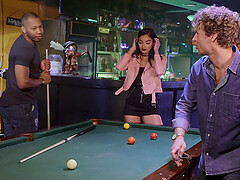 Emily Willis and her friends enjoy group fuck in the night bar