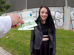 Stranger's penis and a finger on her clit can satisfy Alessa Savage