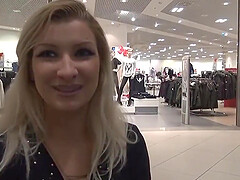 Teeny-Winnie18 - schneller Blowjob mit einem neuen Mann im CundA Store