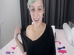 Be mystified by this spunky haired babe that show her hairy pussy live in cam