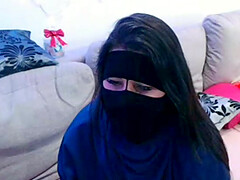 Chubby MILF in hijab masturbates on webcam